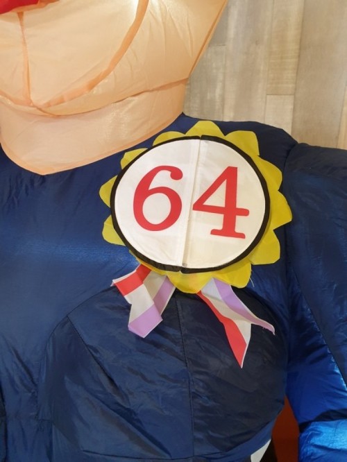 Indoor Sarah zittend op stoel 2,3m